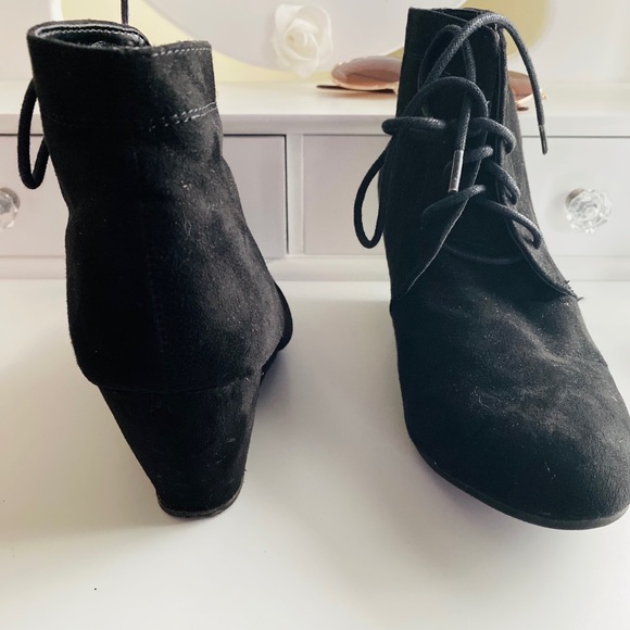 Black booties, size 6.5 - Picture 4 of 7